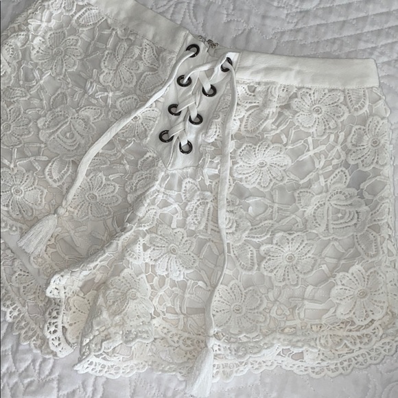 Brand New Forever 21 Lace Up Shorts - Picture 2 of 10